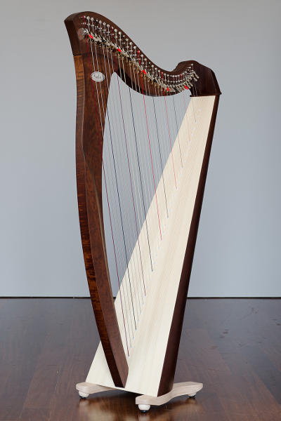 Salvi Mia Walnut, Irische Harfe